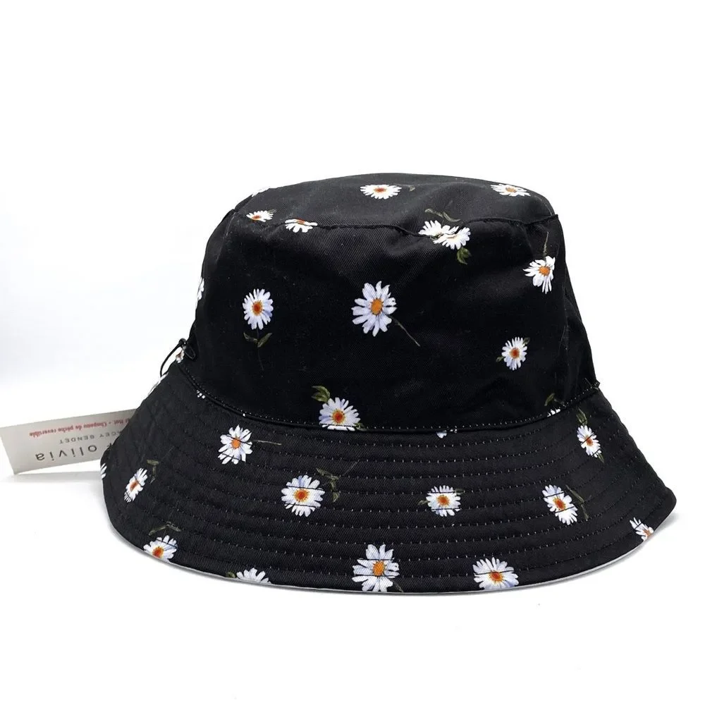 NWT Alice + Olivia x FabFitFun Reversible Bucket Hat Black & White Daisy Print